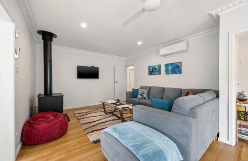 Bright House | Alpine View Cottage