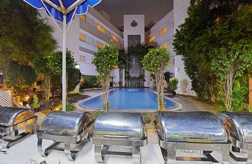 Raja Annamalai Puram Hotel | AMS Raj Palace Sundar