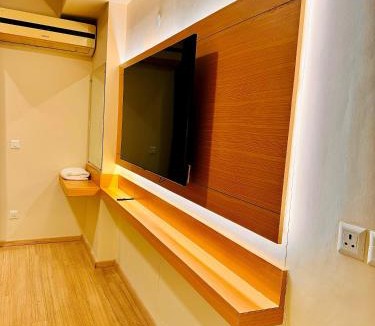 Gomti Nagar Apartment | ARMERIA STAY DLF MYPAD-808