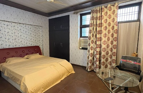 Agra Hotel | Awaraj Home Stay
