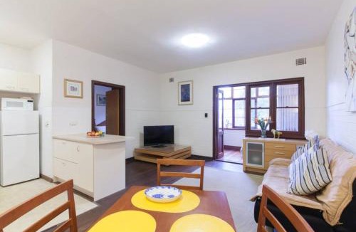 Crawley Apartment | B3 Crawley Apartment 1 BRM & Sleepout near UWA