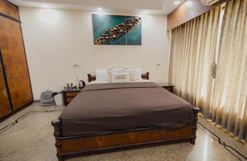 Dadar East Apartment | Bachis Nest Luxury 5BHK Villa with lawn and terrace
