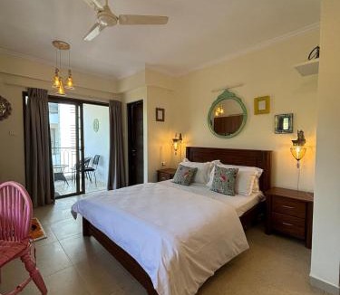 Saunta Vaddo Apartment | Baga Seawinds Luxury Studio with Pool and Walking To Beach