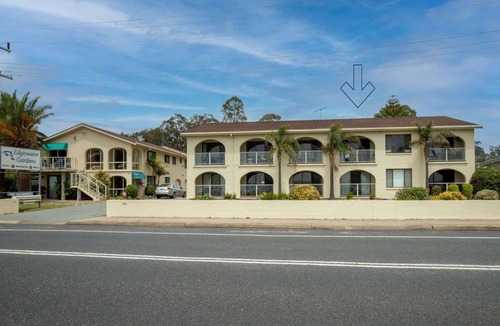 Batehaven Apartment | Batemans Bay Studio Escape with Lush Vista