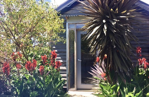 Bream Creek Apartment | Beachbreaks Studio Marion Bay.