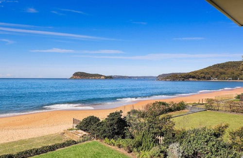Pearl Beach House | Beachfront, 5 bedrooms, 5 bathrooms, EV charger