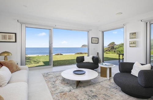 Pearl Beach House | Beachfront, 5 bedrooms, 5 bathrooms, EV charger