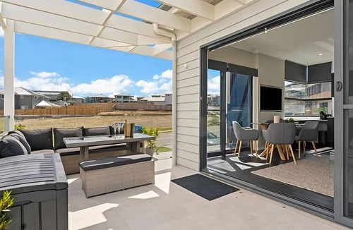 Catherine Hill Bay Apartment | Beachfront Studio Surf Side