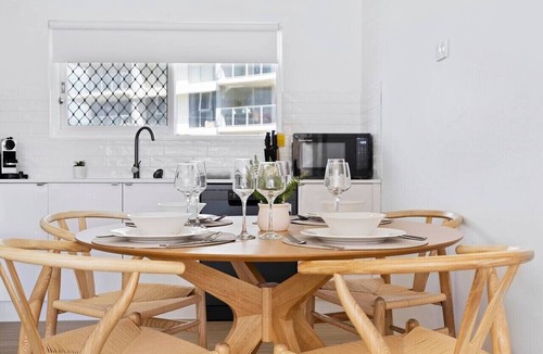 Broadbeach Apartment | Beachfront Escape Broadbeach