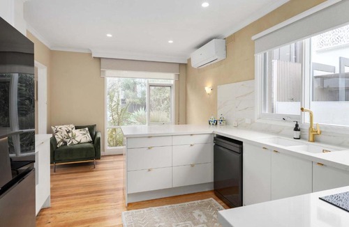 Aspendale House | Beachgate Aspendale Direct Beach Access