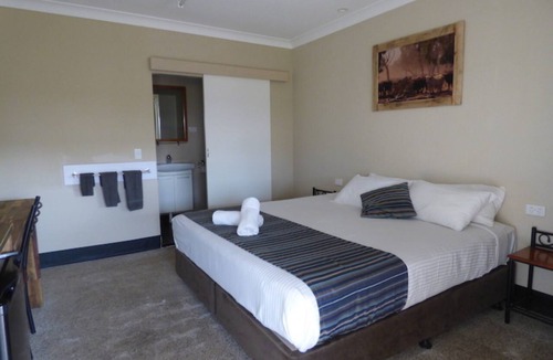 Katherine Hotel | Beagle Hotel