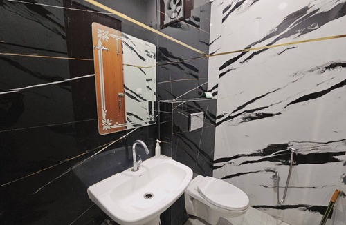 Faizabad Bed & Breakfast | Beautiful 9- AC bedroom Bed in Charming Ayodhya
