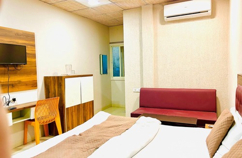 Indore Hotel | Beautiful hotel with 9 bedrooms in soothing Indore location