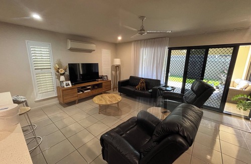 Ooralea Bed & Breakfast | Beautiful & Peaceful Room in Ooralea – Private Queen Room
