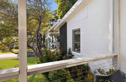 Bendalong House | Bendalong Beachside has ocean glimpses
