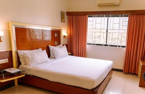 Sheshadripuram Hotel | Bisque Magaji Orchid - Malleshwaram, Near Mantri Square Mall & Majestic