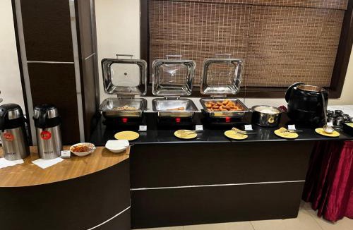 Sheshadripuram Hotel | Bisque Magaji Orchid - Malleshwaram, Near Mantri Square Mall & Majestic
