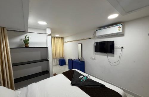 Adyar Hotel | Blue Shell