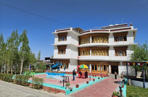 She Resort | Blue Yak Resort