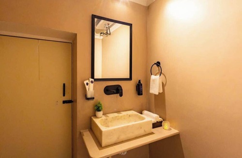 Udaipur City Centre House | BlueRoot Heritage Home Intimate Old city room