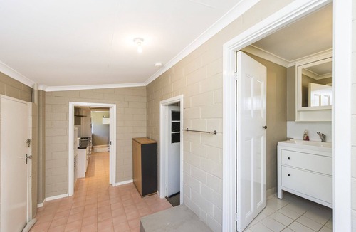 Guilderton House | Blueshack - Walking distance to foreshore