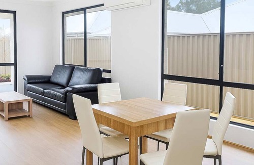 Byford House | Byford Beauty Spacious Home with Large Bathrooms in each main room - Your Perfect Retreat!