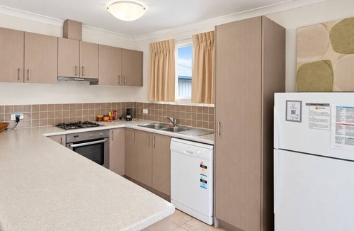 Broadwater House | Cape View TwentyTwo – a modern 2-bedroom, 2-bathroom villa