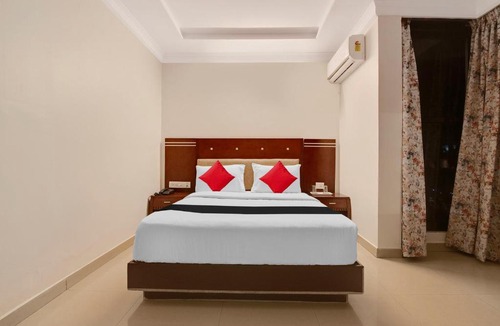 Jayanagar Hotel | Capital O Elegant Amethyst Business Hotel Near Ragigudda Sri Prasanna Anjaneyaswamy Temple