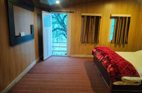 Manali Hotel | Castleton Casa