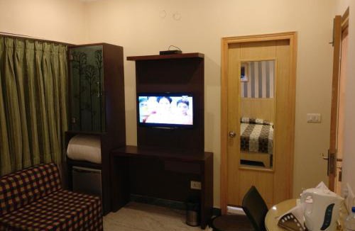 Chittaranjan Bed & Breakfast | Cedar Court