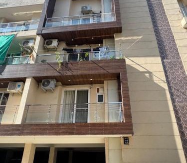 Zirakpur Apartment | Chandigarh Waale, Furnished Stay in Zirakpur