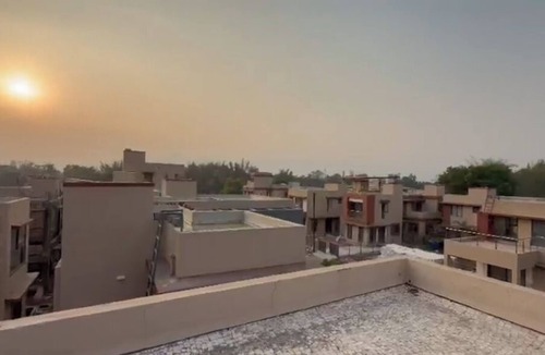 Pali Villa | Charming 2-bedroom villa with AC and jacuzzi in beautiful Khopoli