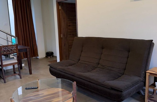 Pali Villa | Charming 2-bedroom villa with AC and jacuzzi in beautiful Khopoli