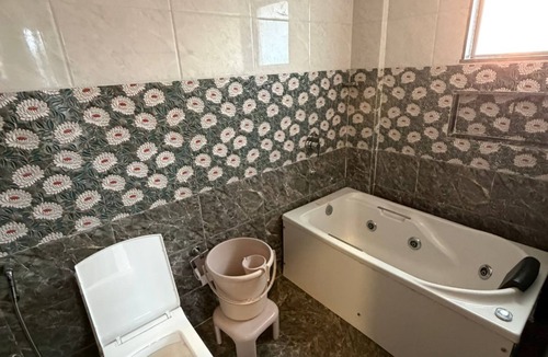 Pali Villa | Charming 2-bedroom villa with AC and jacuzzi in beautiful Khopoli