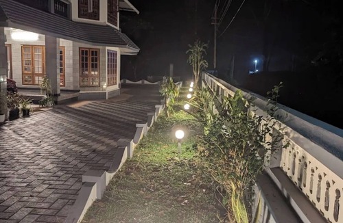 Arpookara Villa | Charming 3-bedroom villa in enchanting Athirampuzha with WiFi, AC