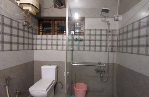 Arpookara Villa | Charming 3-bedroom villa in enchanting Athirampuzha with WiFi, AC