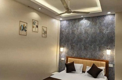 Allahabad Hotel | Charming 7-bedroom hotel with AC in peaceful Prayagraj