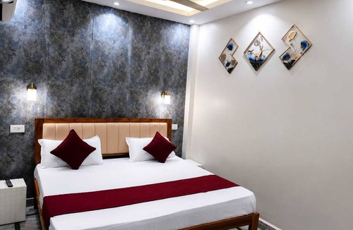 Allahabad Hotel | Charming 7-bedroom hotel with AC in peaceful Prayagraj