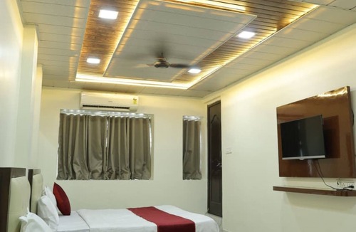 Rau Hotel | Charming 9-bedroom hotel with AC in Indore Fully Air Conditioned Budget Friendly