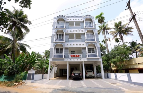 Alwaye Apartment | Charming KING Bed Suite 2Min To Rajagiri Hospital