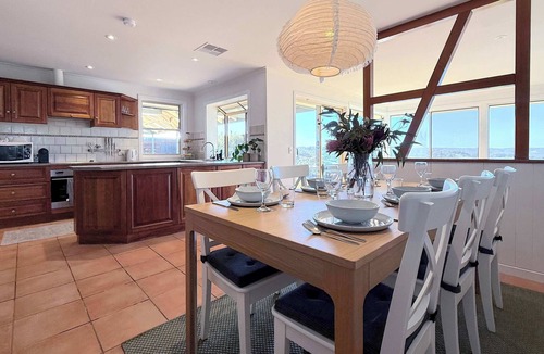Clarendon House | Charming Retreat Scenic Views Near Wineries