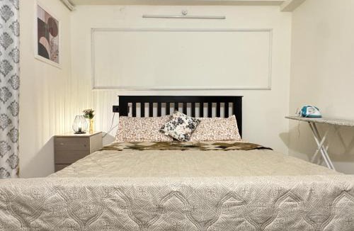 Hyderabad Apartment | Chic 2BHK Cosy Escape - Near City Centre & IT Hubs
