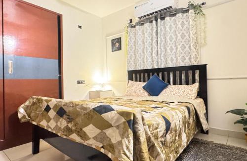 Hyderabad Apartment | Chic 2BHK Cosy Escape - Near City Centre & IT Hubs