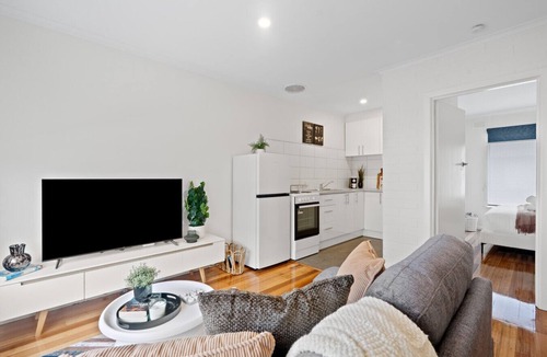 Murrumbeena Apartment | Chic Murrumbeena Retreat