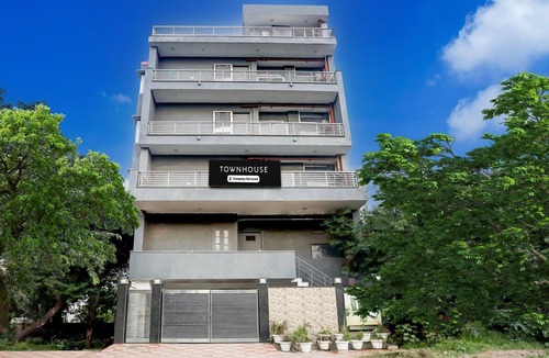 Rohini House | Classic with Balcony Rohini Sector 24