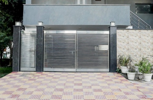 Rohini House | Classic with Balcony Rohini Sector 24