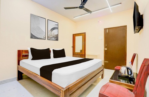 Kakinada House | Classic With Balcony TNR Residency