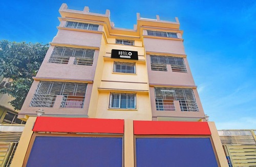 Durgapur House | Classic with BalconyHotel Diamond Inn