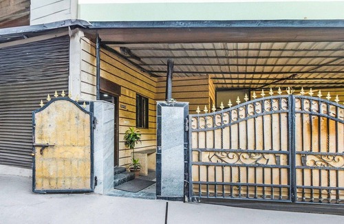 Ameerpet House | Collection O Begumpet Railway Station