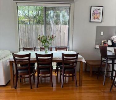 Kew East House | Comfortable Private Room in Kew East Townhouse - Shared Bath - Free Street Parking - Family-Friendly